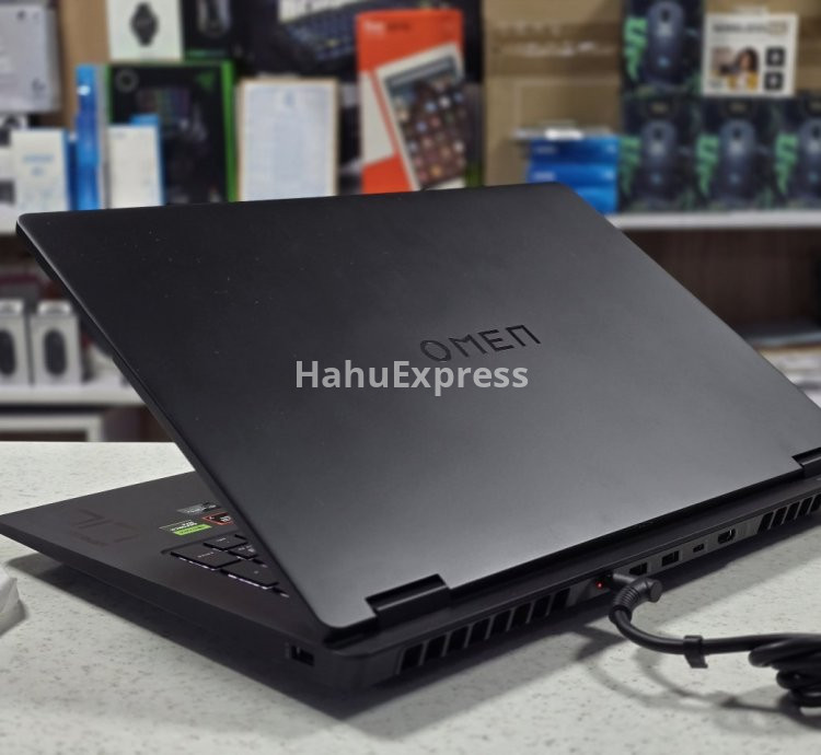 HP OMEN 17 (Ryzen 8000 Series)