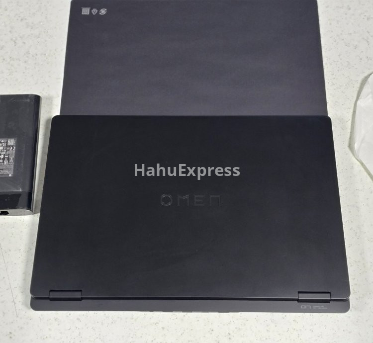 HP OMEN 17 (Ryzen 8000 Series)