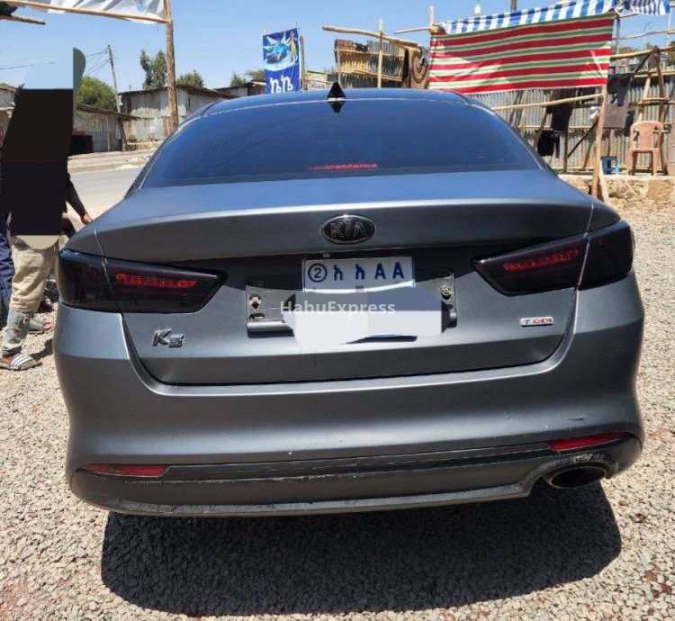 🚗 Kia K5 (2016) Review: Turbo Efficiency Meets Everyday Practicality