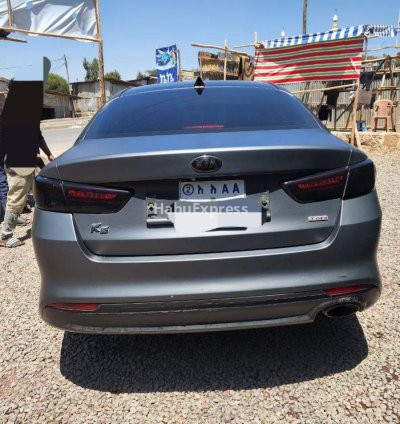 🚗 Kia K5 (2016) Review: Turbo Efficiency Meets Everyday Practicality 5