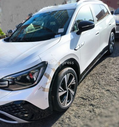 ⚡ Volkswagen ID.6 Crozz PRO (2024) Review: A Modern Electric SUV Experience 10
