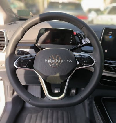⚡ Volkswagen ID.6 Crozz PRO (2024) Review: A Modern Electric SUV Experience 8