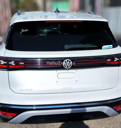 ⚡ Volkswagen ID.6 Crozz PRO (2024) Review: A Modern Electric SUV Experience 6