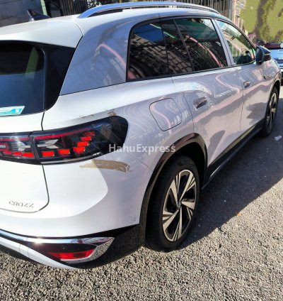 ⚡ Volkswagen ID.6 Crozz PRO (2024) Review: A Modern Electric SUV Experience 3