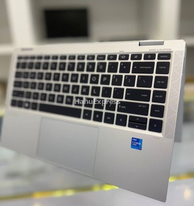 HP EliteBook x360 1040 G8 Review: A Premium Business Laptop for Professionals 5