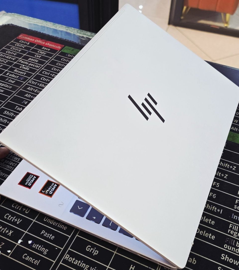HP OmniBook 7 Aero 13 Review: Ultra-Light Power Meets AI Performance