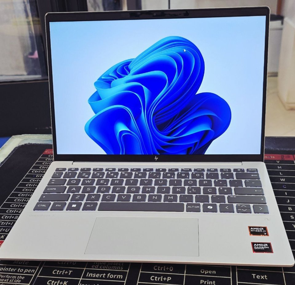 HP OmniBook 7 Aero 13 Review: Ultra-Light Power Meets AI Performance