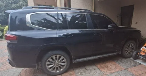 Toyota   Model:Land Cruiser V6 VXR