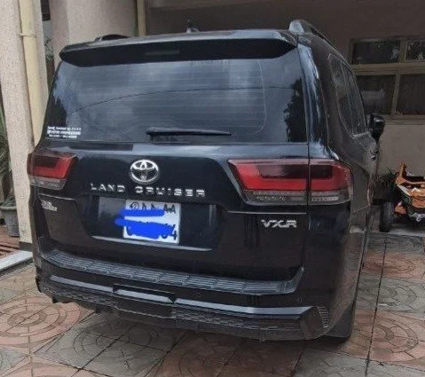 Toyota   Model:Land Cruiser V6 VXR